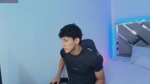 valentino_rey online show from April 15, 11:57 am