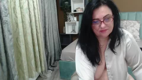 valeriasmiths online show from May 16, 7:27 am