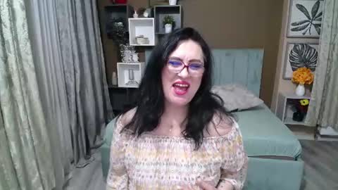 valeriasmiths online show from July 7, 7:23 am