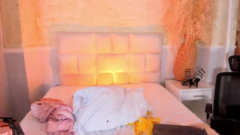 valeriekhaleesi online show from April 17, 11:29 pm