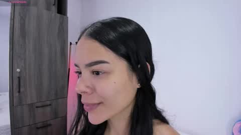 Cris  online show from February 10, 7:06 pm