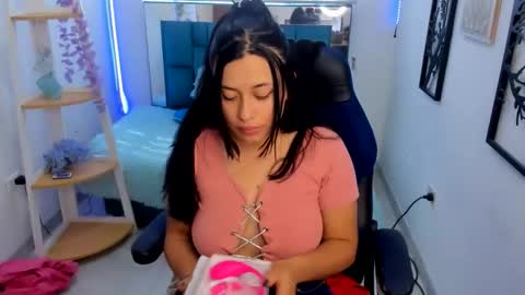 valery_bonneth online show from March 2, 7:31 pm