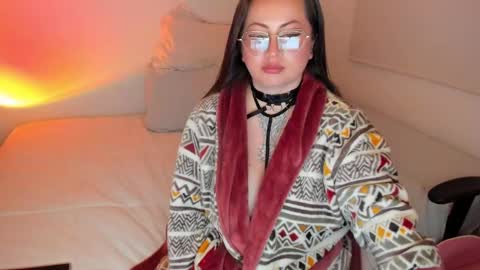 Snapshot of valeryvass_07 chatting on January 10, 3:07 am My name is Valery... Nice to meet you  thumb up me please its important online show from January 10, 3:07 am