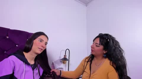 Valkiria and Dione online show from April 3, 7:32 pm