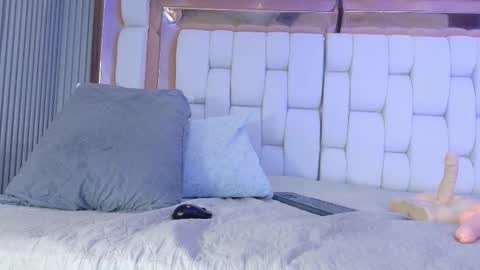 Valkiria moore  online show from February 28, 9:30 pm