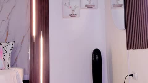 Vallolet Peach  online show from December 20, 12:01 pm