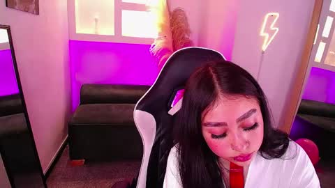 vallolett__ online show from April 22, 8:38 pm