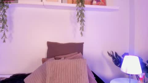 vamp  online show from November 25, 10:41 pm