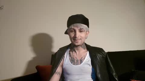 david guzman i model independenthelp me with a thumbs up online show from March 4, 5:21 am