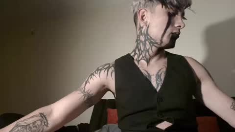 david guzman i model independenthelp me with a thumbs up online show from March 7, 3:08 am