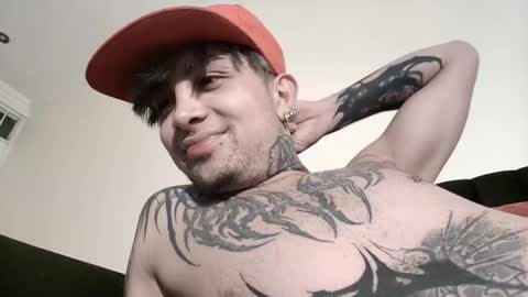 david guzman i model independenthelp me with a thumbs up online show from March 11, 5:46 am