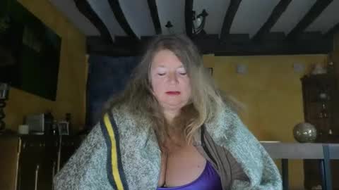 vampwoman online show from November 26, 8:55 am