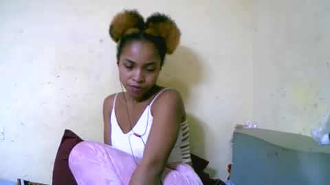 Snapshot of vanah344375 chatting on October 15, 6:31 pm vanah344375 online show from October 15, 6:31 pm
