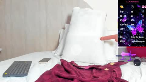 V A N E  online show from October 11, 4:17 am