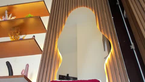 V A N E  online show from February 23, 6:37 am