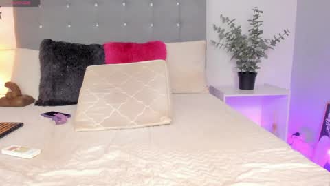           online show from March 30, 10:43 pm