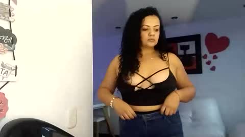 vanessa and samantha online show from April 16, 9:39 pm