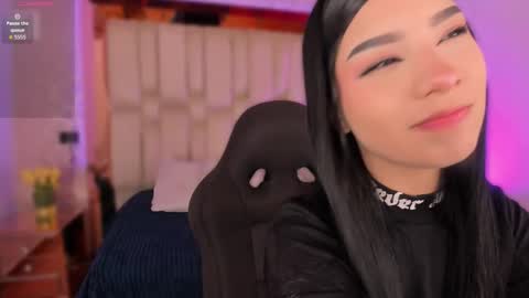 vanessaduval online show from September 18, 3:43 am