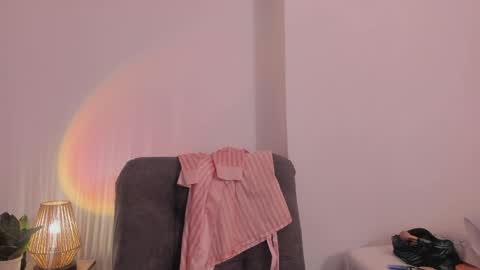 vanessajohnsonn online show from April 8, 12:57 am