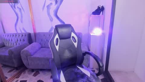 vanessascott_ online show from March 14, 6:06 am