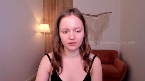 vanilla_echo_ online show from April 4, 12:45 pm