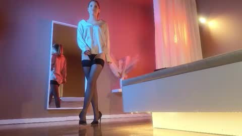 Laura online show from January 10, 5:29 pm