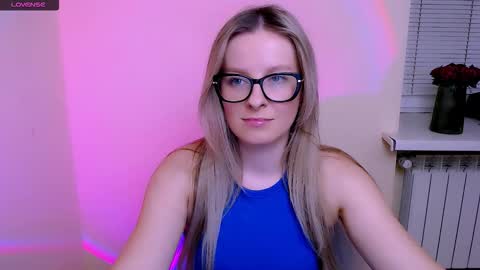 Mia online show from February 12, 9:13 am