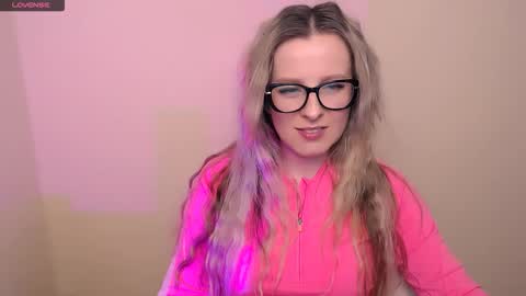 Mia online show from March 17, 6:35 pm