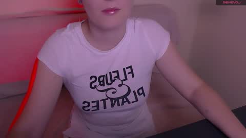 Mia online show from December 2, 8:02 am