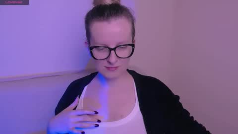 Mia online show from November 7, 8:50 am