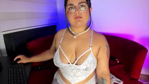Snapshot of vannecute1 chatting on October 5, 5:27 am Megan Rosse online show from October 5, 5:27 am
