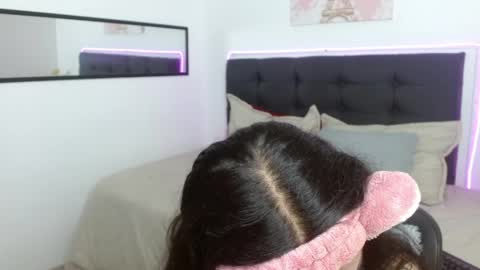 vane online show from April 18, 7:58 pm