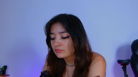 Snapshot of vayolett_dakotta chatting on September 21, 4:05 am Vayolett online show from September 21, 4:05 am