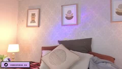 Vee Simons online show from December 17, 8:59 pm