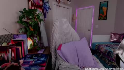 Violet Weatherbee online show from January 4, 6:30 pm