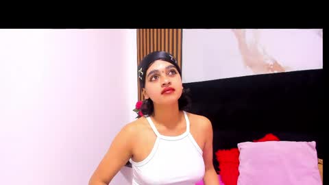 velvet_giirll online show from May 23, 1:40 pm