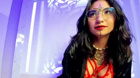 velvet  mystic online show from May 10, 1:45 am