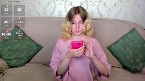 velvet_peach_ online show from September 10, 11:44 am