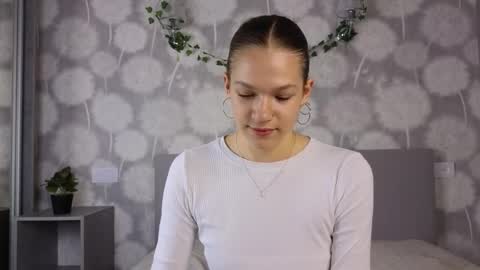 Snapshot of velvetrisque chatting on October 23, 6:59 am Kelly online show from October 23, 6:59 am