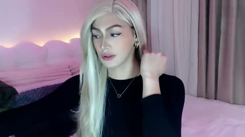 Venus Sunrise Bombshell online show from April 21, 7:10 pm