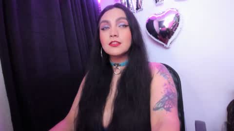 Snapshot of vero_jhonson chatting on February 9, 3:32 am  karolina online show from February 9, 3:32 am