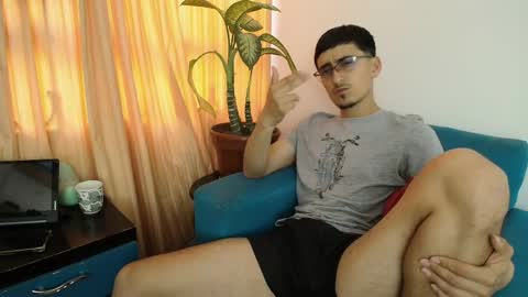 versatileguuy online show from April 11, 9:19 pm