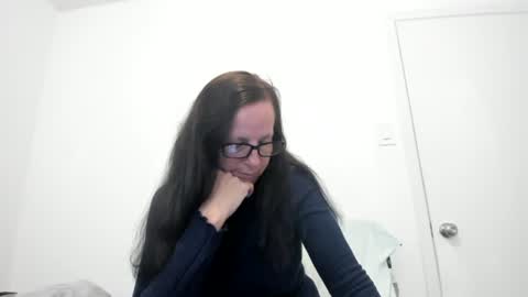 verysassypeachgoddess online show from June 15, 12:41 pm