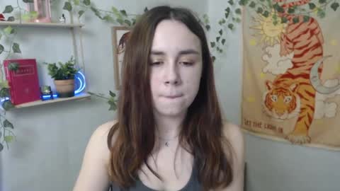 veryveryvery_shy online show from April 3, 5:58 am