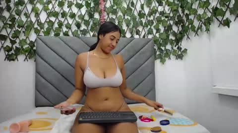 Snapshot of vfridaper chatting on October 17, 11:58 am Frida online show from October 17, 11:58 am