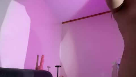 via_olala online show from November 24, 3:43 pm