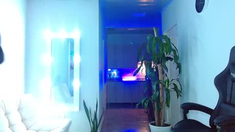 Snapshot of viannca__ chatting on December 22, 1:12 am Ariana  online show from December 22, 1:12 am