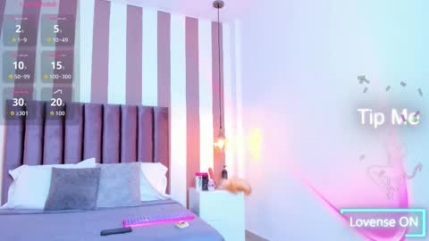 Snapshot of viannca__ chatting on October 18, 8:35 pm Ariana  online show from October 18, 8:35 pm