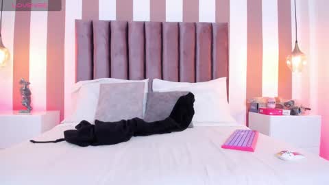 Snapshot of viannca__ chatting on October 6, 3:08 pm Ariana  online show from October 6, 3:08 pm