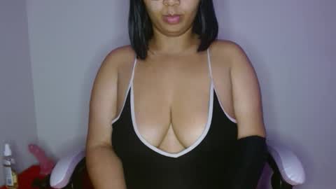 vibe_xxxo online show from May 11, 5:36 am